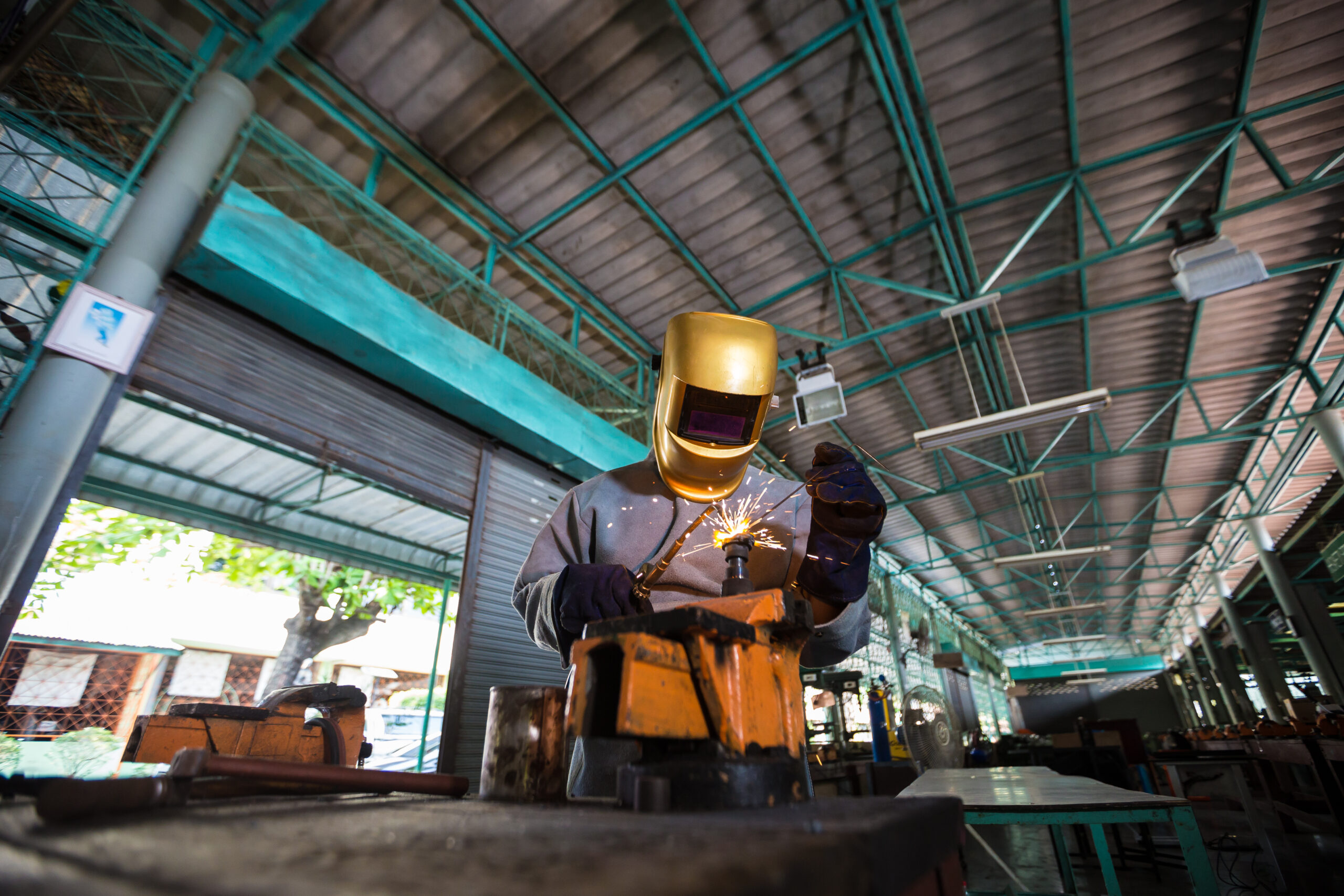 Se busca soldadores para mantenimiento industrial en plantas y fábricas
