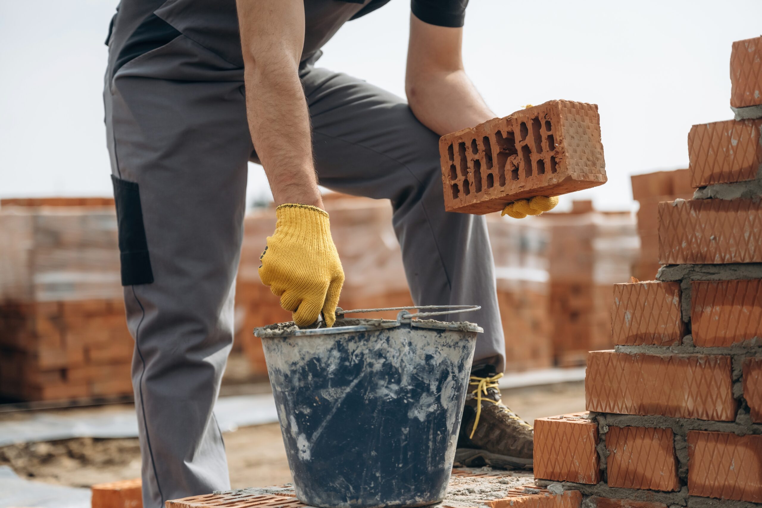 Se necesitan albañiles para obras en hoteles y complejos turísticos